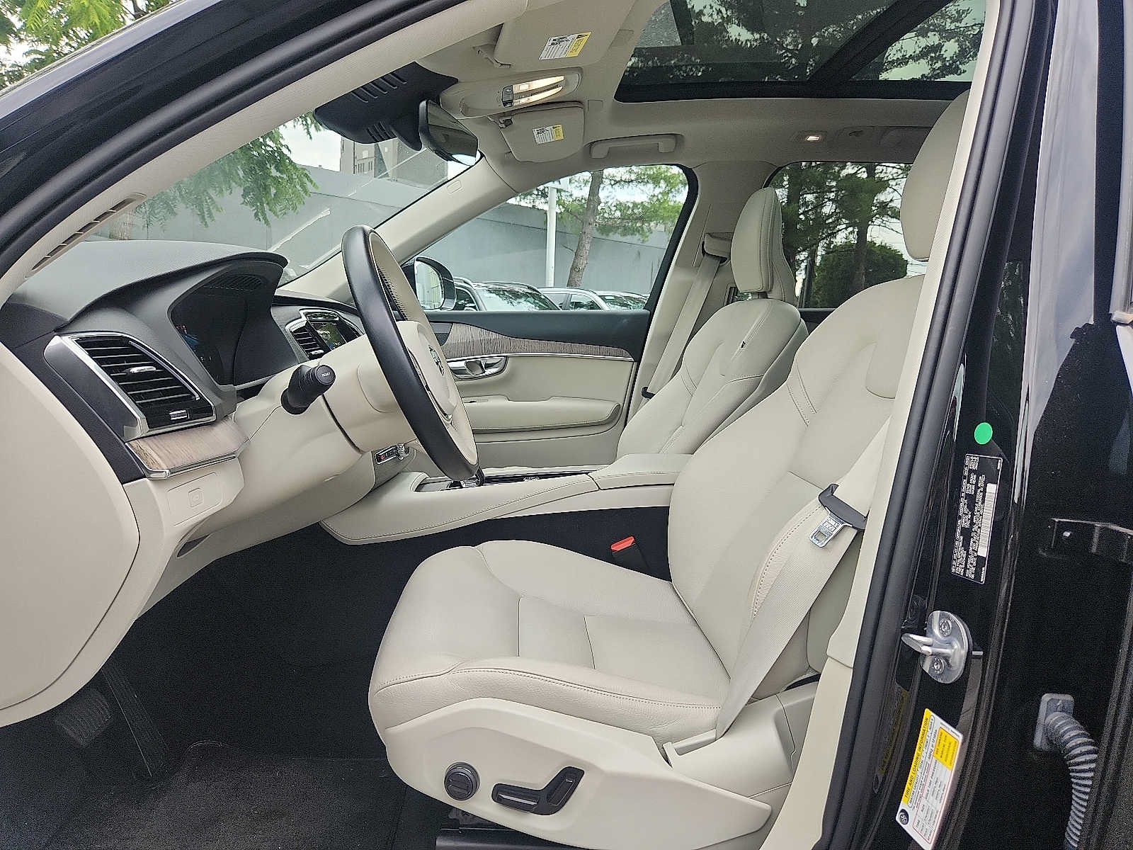 Certified 2024 Volvo XC90 B5 Plus w/ Protection Package Premier AWD/4WD image 13