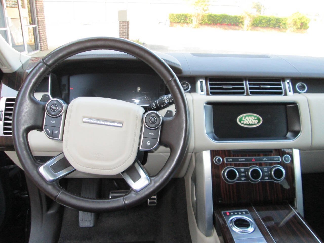 Used 2017 Land Rover Range Rover Supercharged AWD/4WD image 3