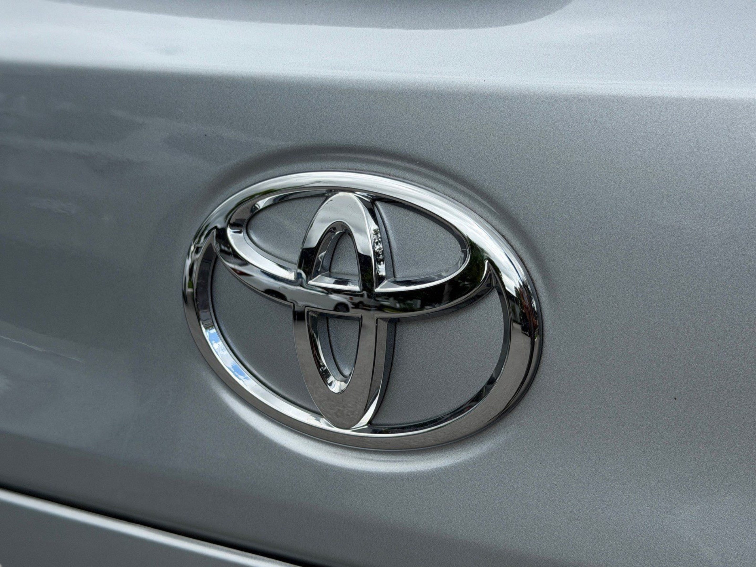 Used 2025 Toyota Corolla Cross LE FWD image 45