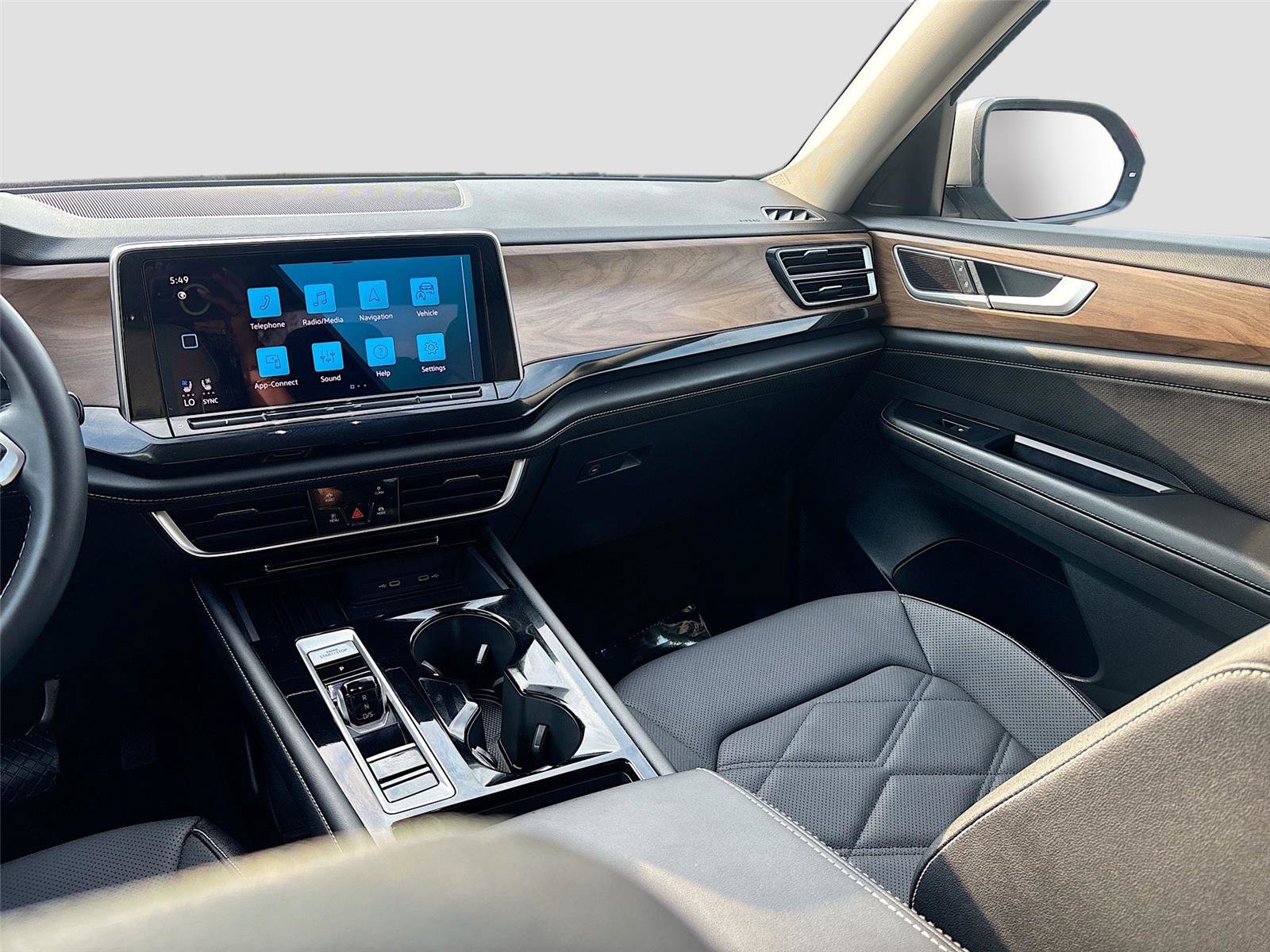 Used 2025 Volkswagen Atlas SE image 22