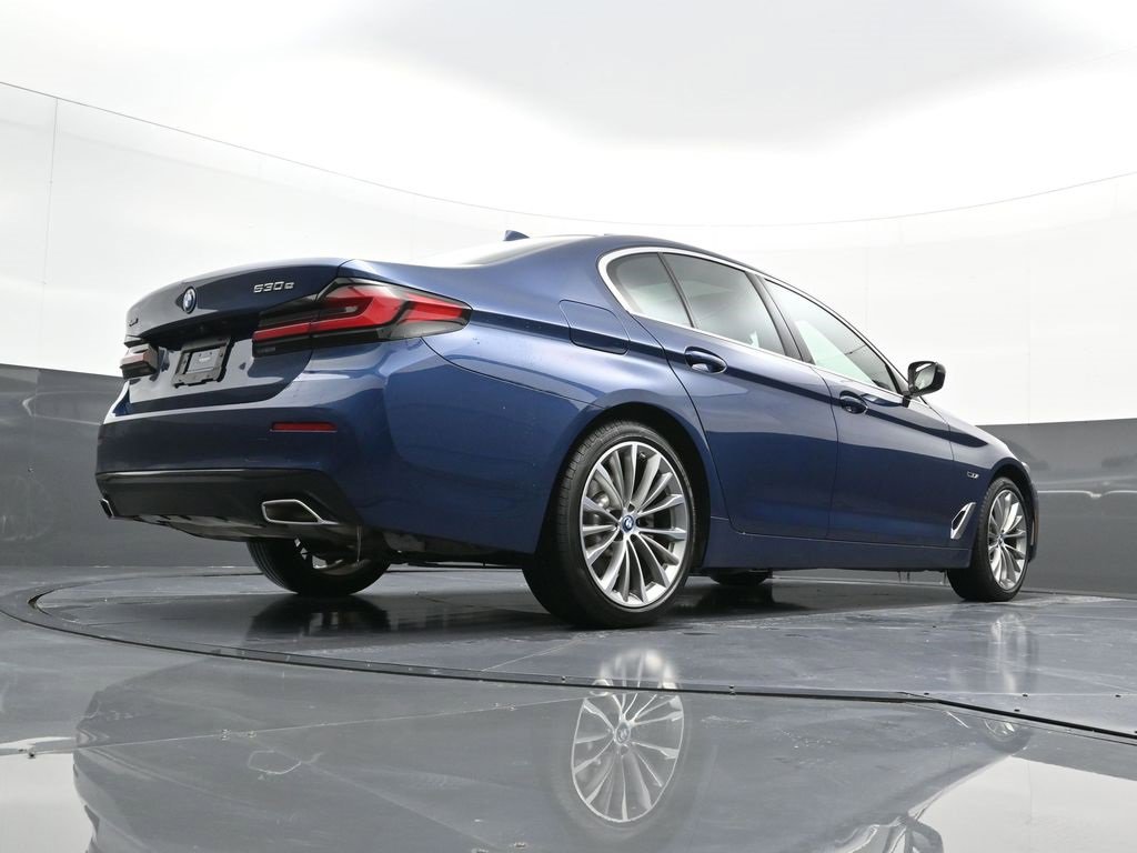 Used 2023 BMW 530e xDrive w/ Premium Package image 28
