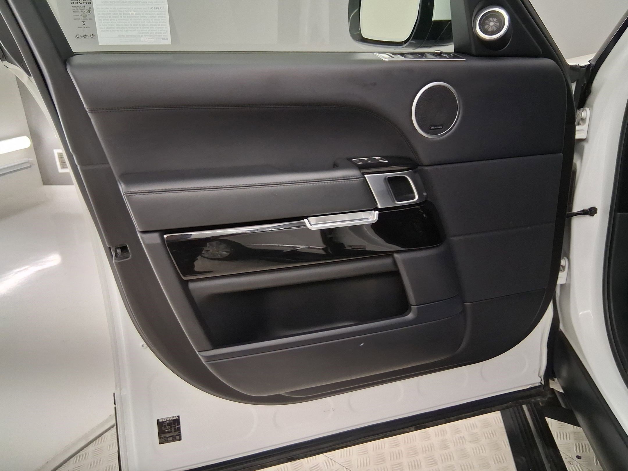 Used 2015 Land Rover Range Rover Supercharged image 22