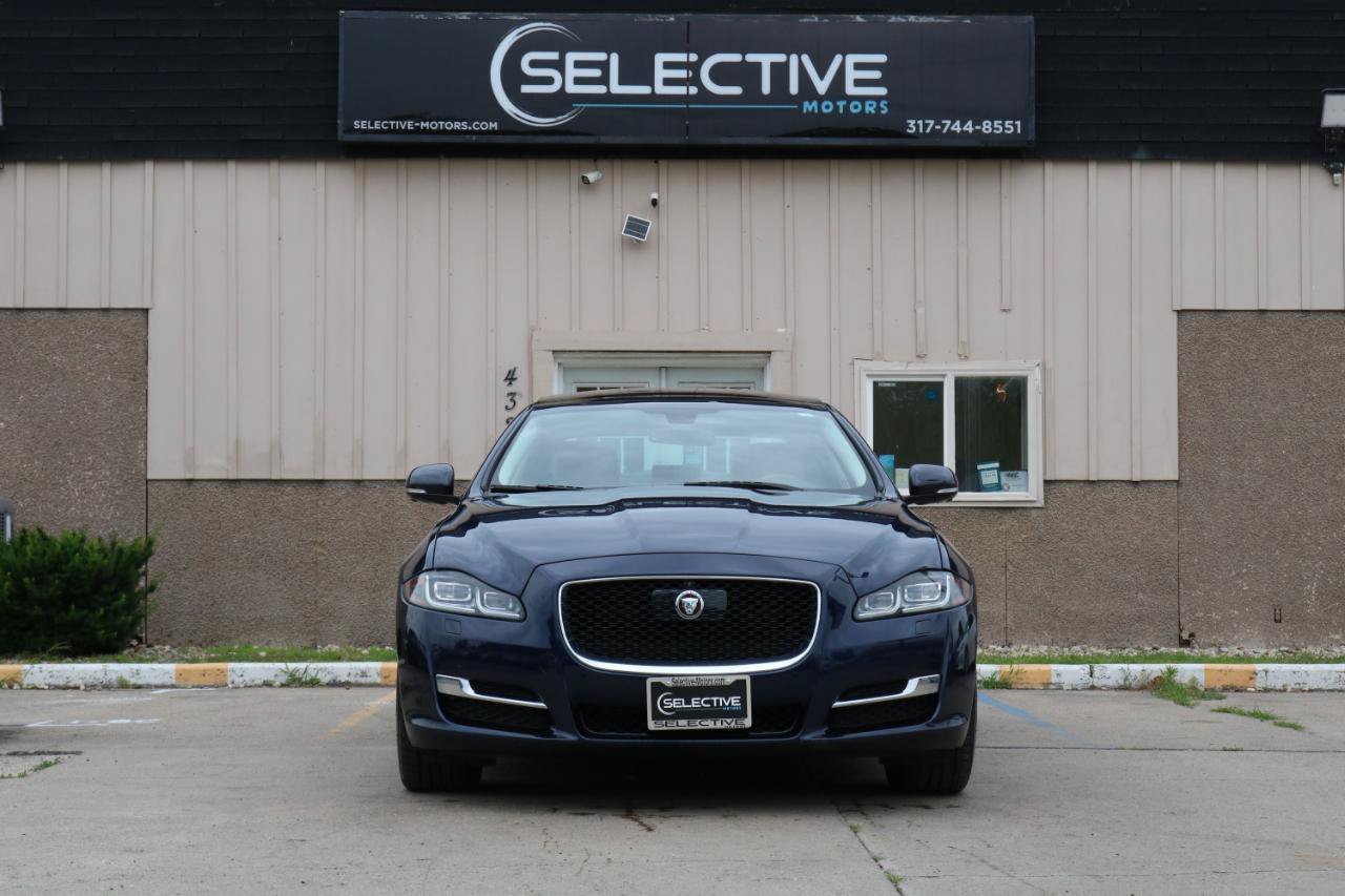 Used 2017 Jaguar XJ R-Sport AWD/4WD image 2