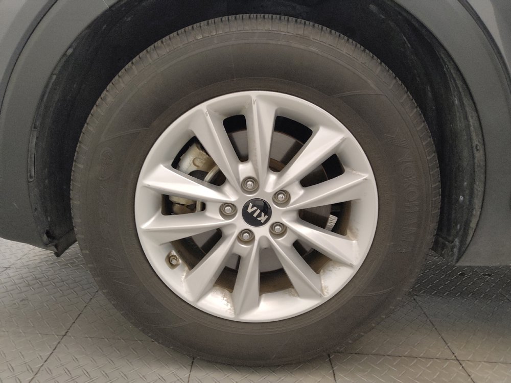 Used 2019 Kia Sorento FWD V6 image 31