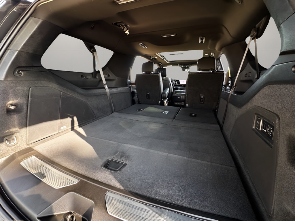 Used 2021 Cadillac Escalade ESV Premium Luxury w/ Driver Assist Tech Package AWD/4WD image 24