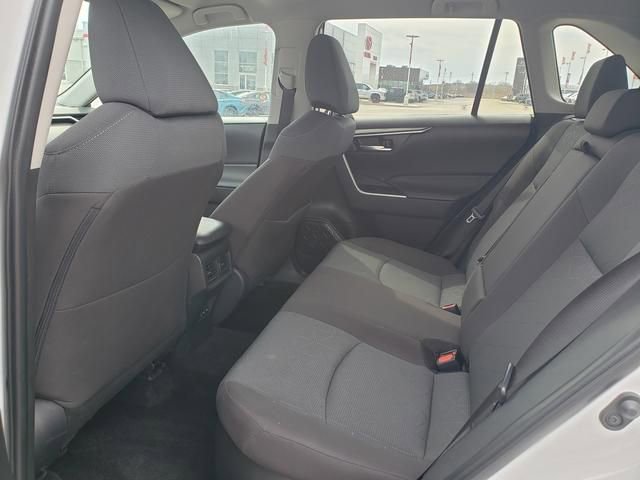 Used 2025 Toyota RAV4 XLE AWD/4WD image 13