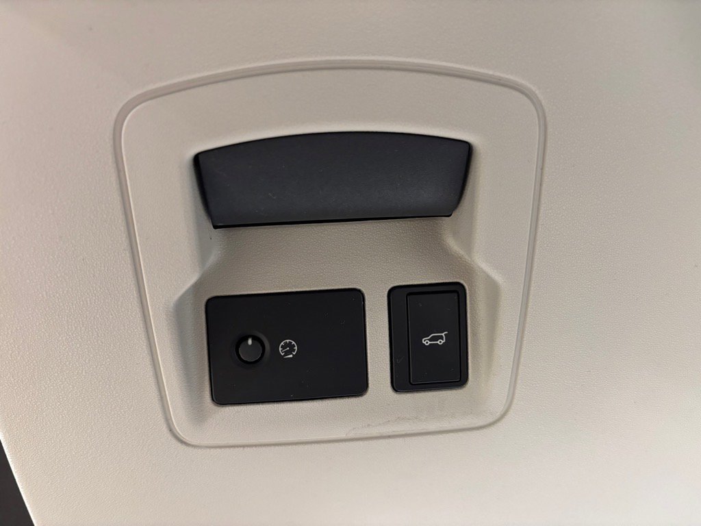 Used 2021 Land Rover Range Rover Velar R-Dynamic S image 20