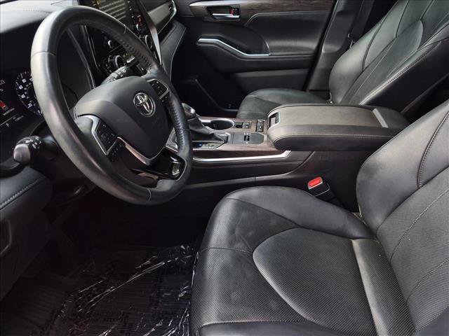 Used 2020 Toyota Highlander Limited FWD image 17