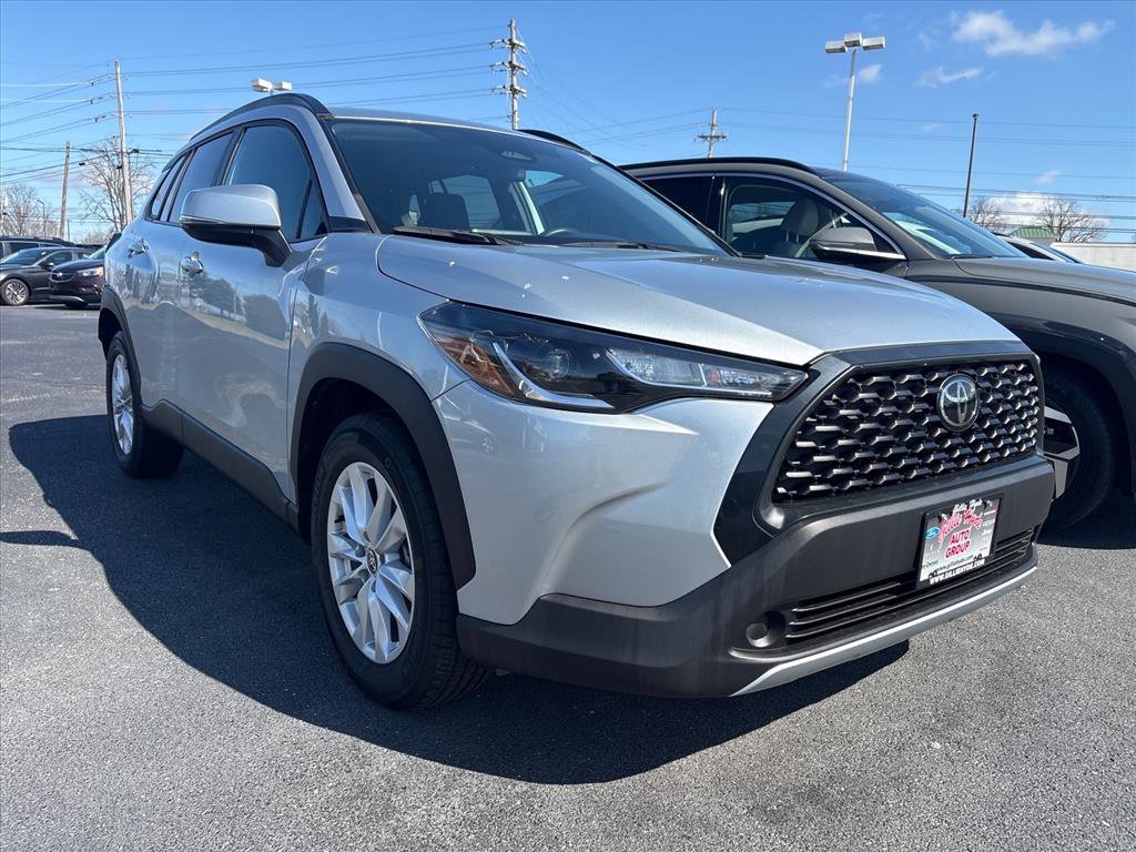 Used 2023 Toyota Corolla Cross LE image 2