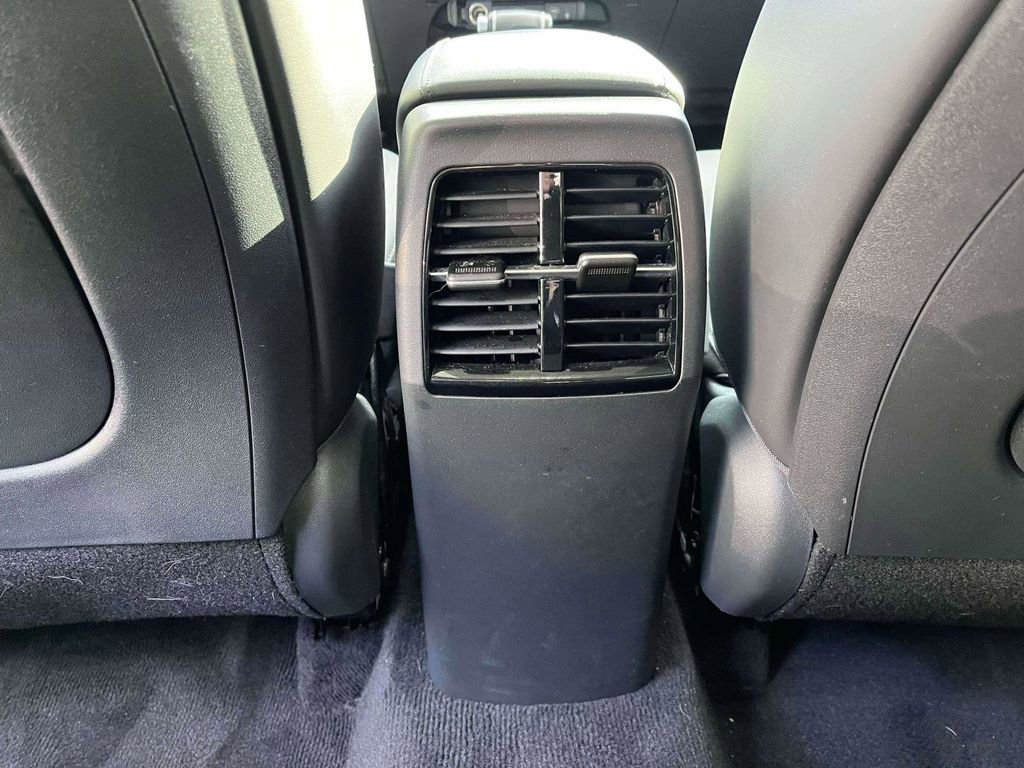 Used 2023 Kia Niro EX Touring image 4