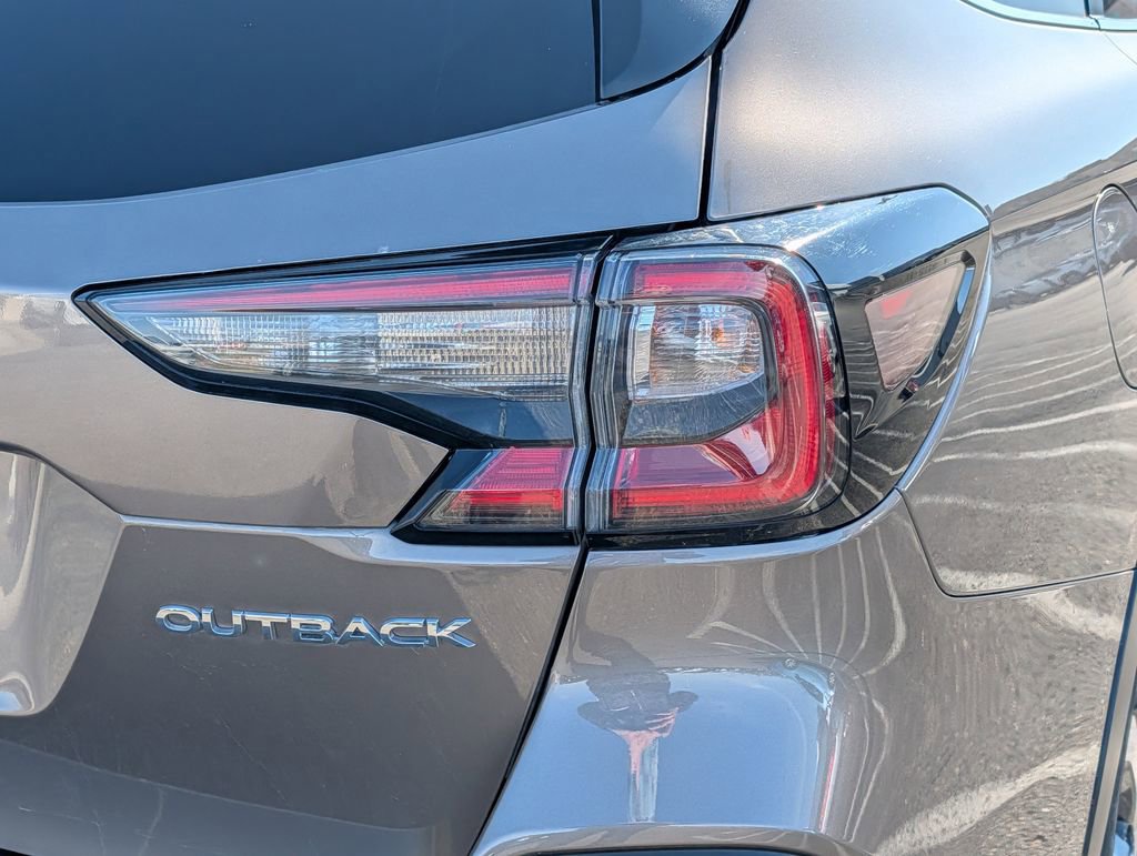 Used 2022 Subaru Outback Limited image 17
