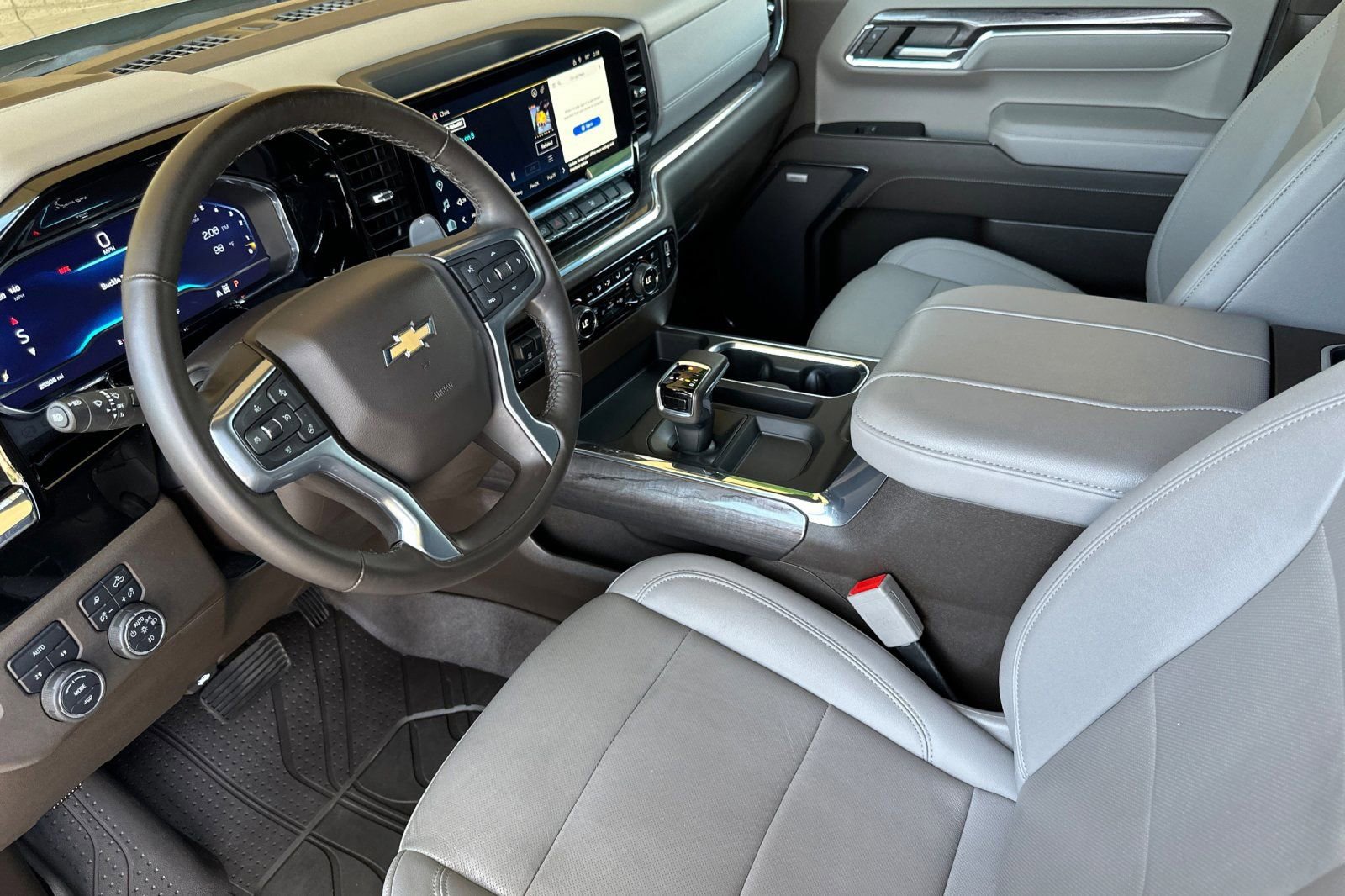 Used 2024 Chevrolet Silverado 1500 LTZ AWD/4WD image 10