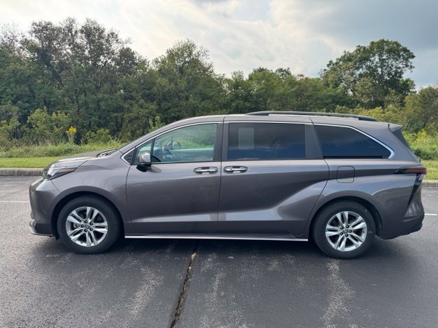 Used 2024 Toyota Sienna XLE w/ XLE Plus Package AWD/4WD image 6