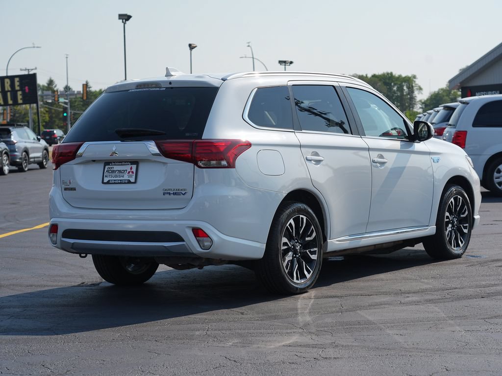 Used 2018 Mitsubishi Outlander GT AWD/4WD image 3