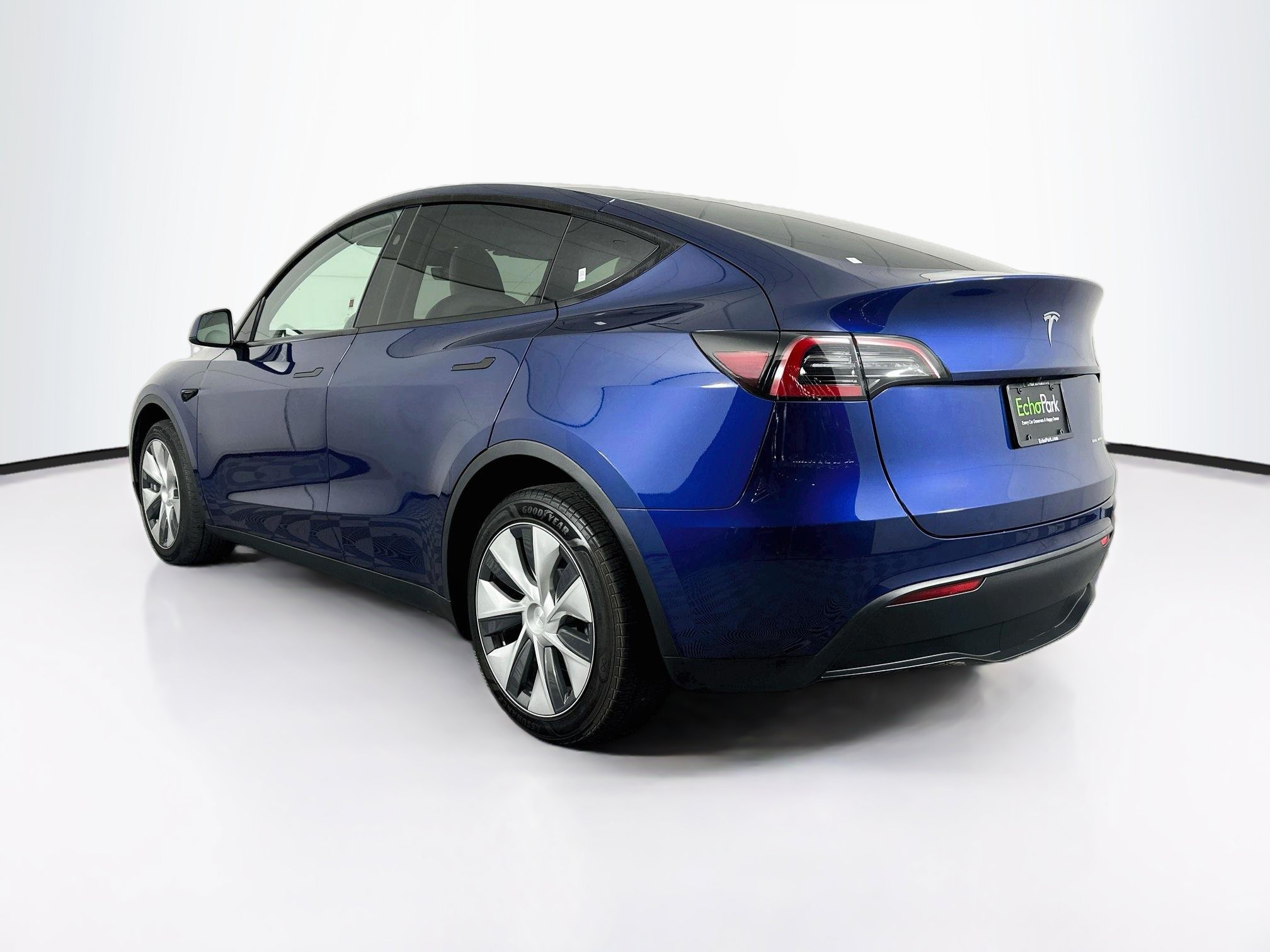Used 2024 Tesla Model Y Long Range AWD/4WD image 5