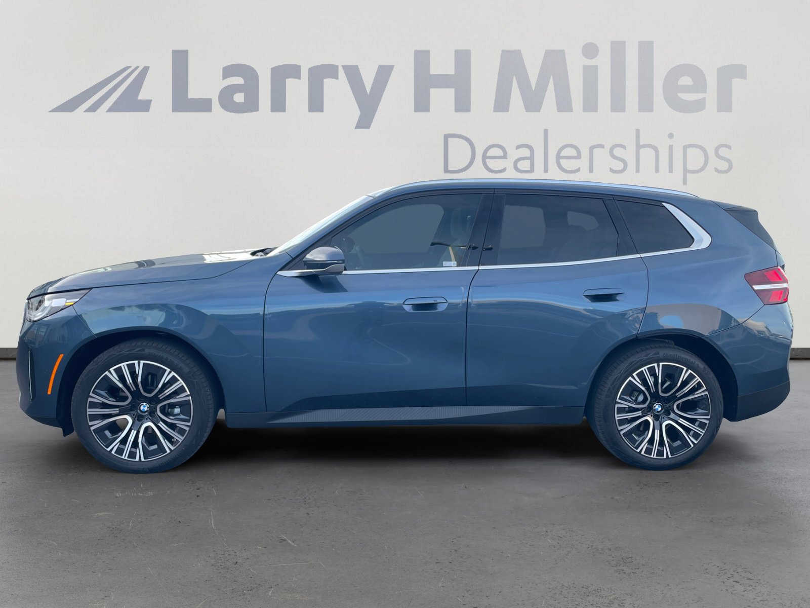 Used 2025 BMW X3 xDrive30i w/ Convenience Package image 2