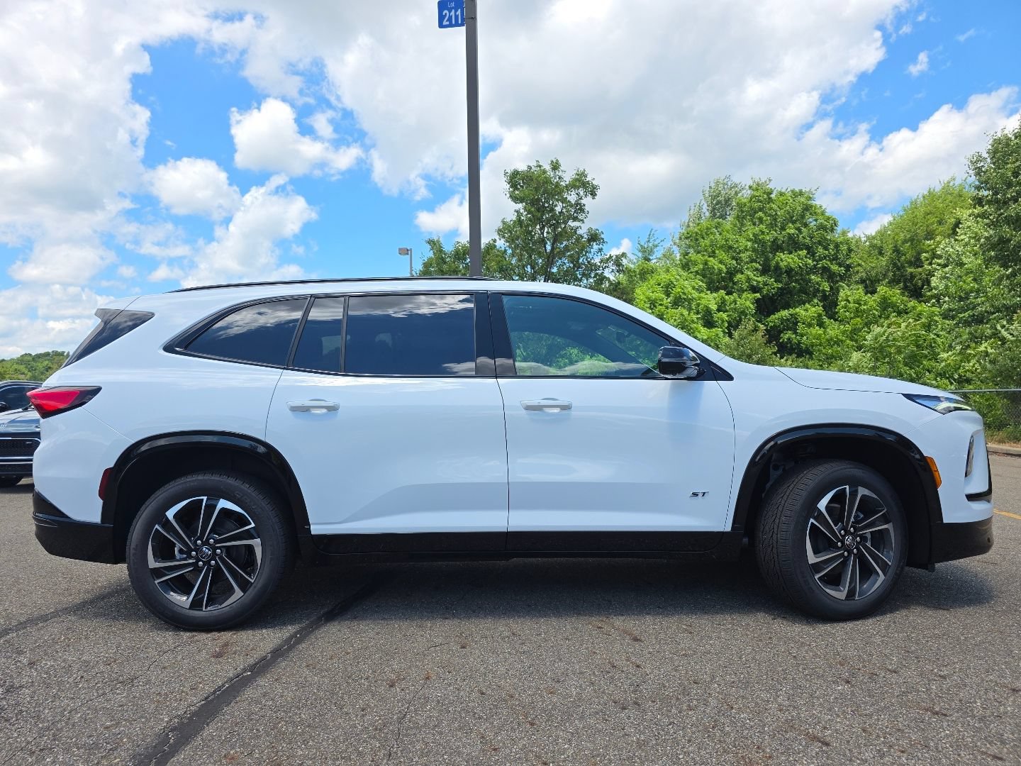 New 2026 Buick Enclave Sport Touring w/ Power Package FWD image 21