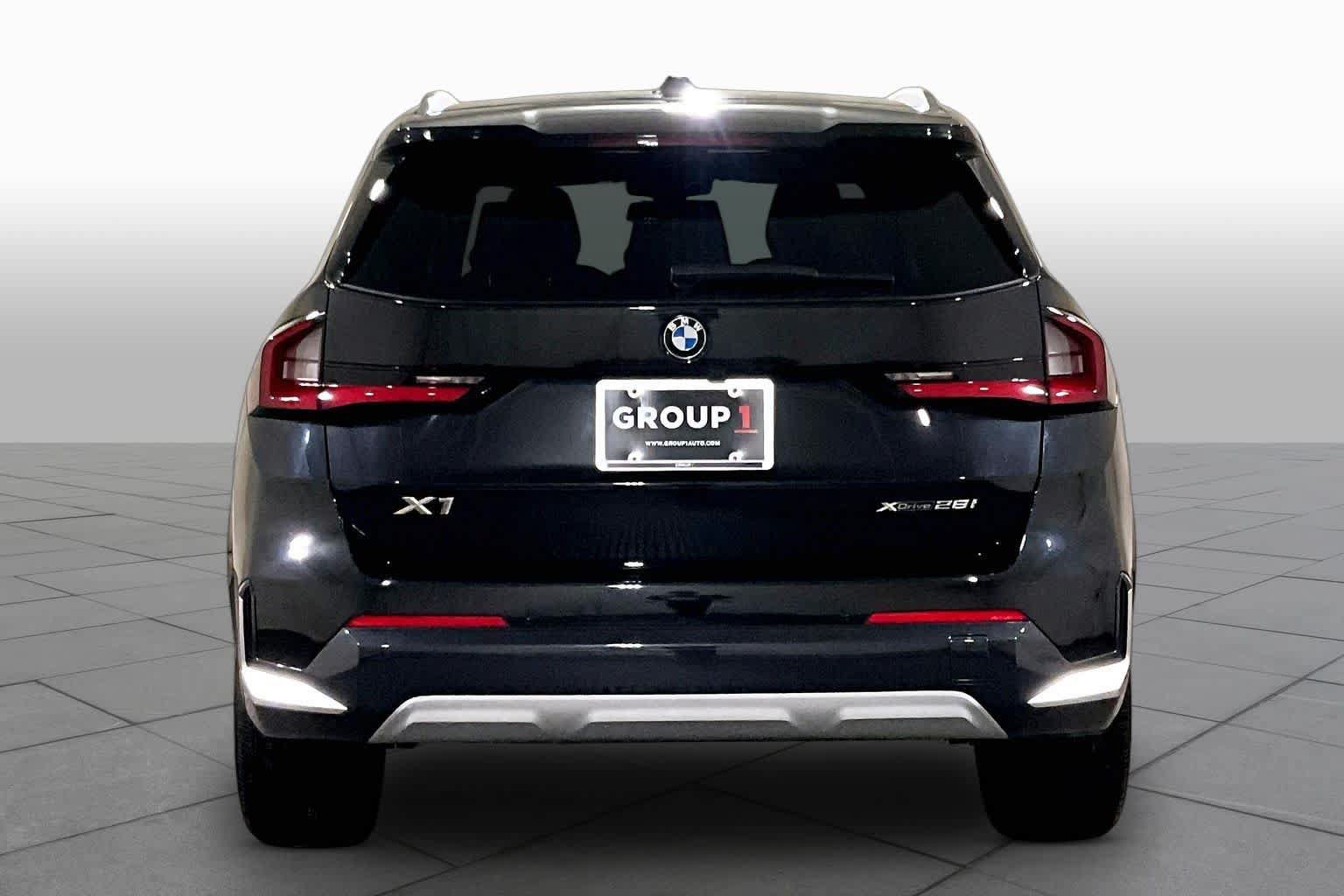 Used 2025 BMW X1 xDrive28i w/ Convenience Package AWD/4WD image 4