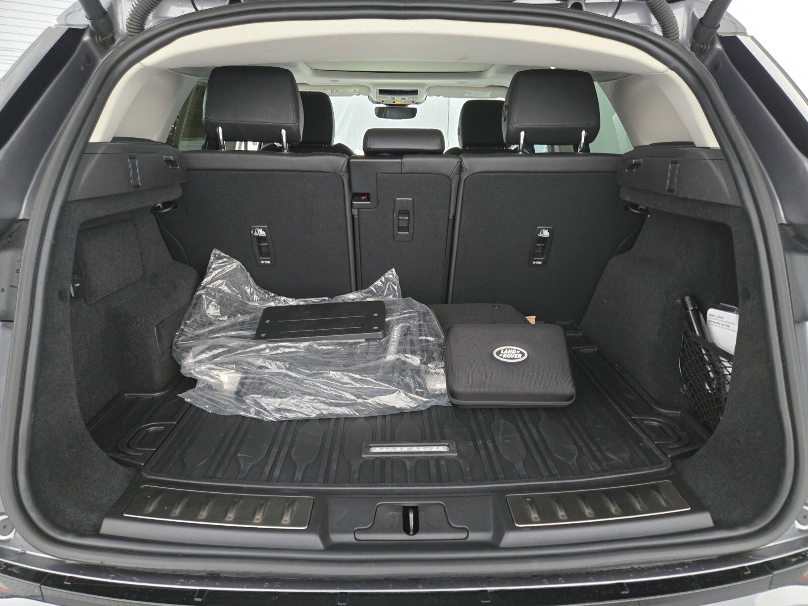 Used 2024 Land Rover Range Rover Evoque Dynamic SE image 13