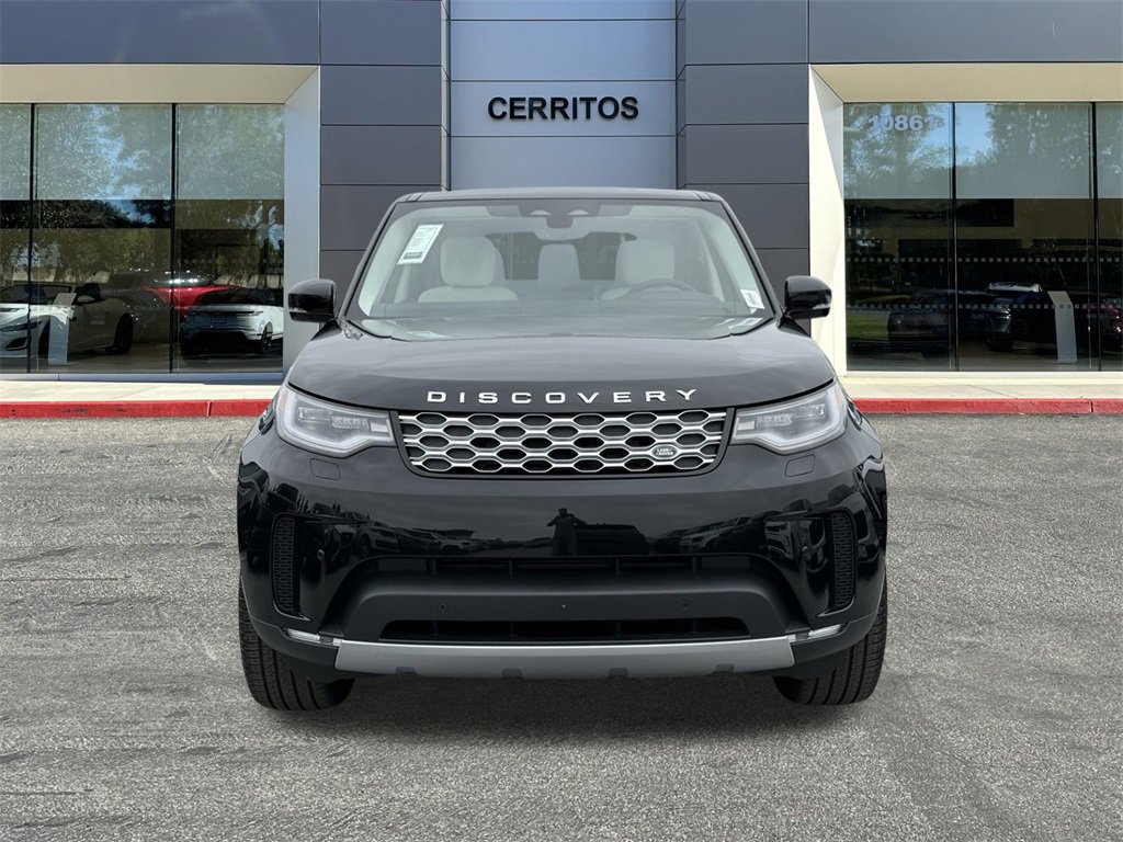 New 2025 Land Rover Discovery S image 2