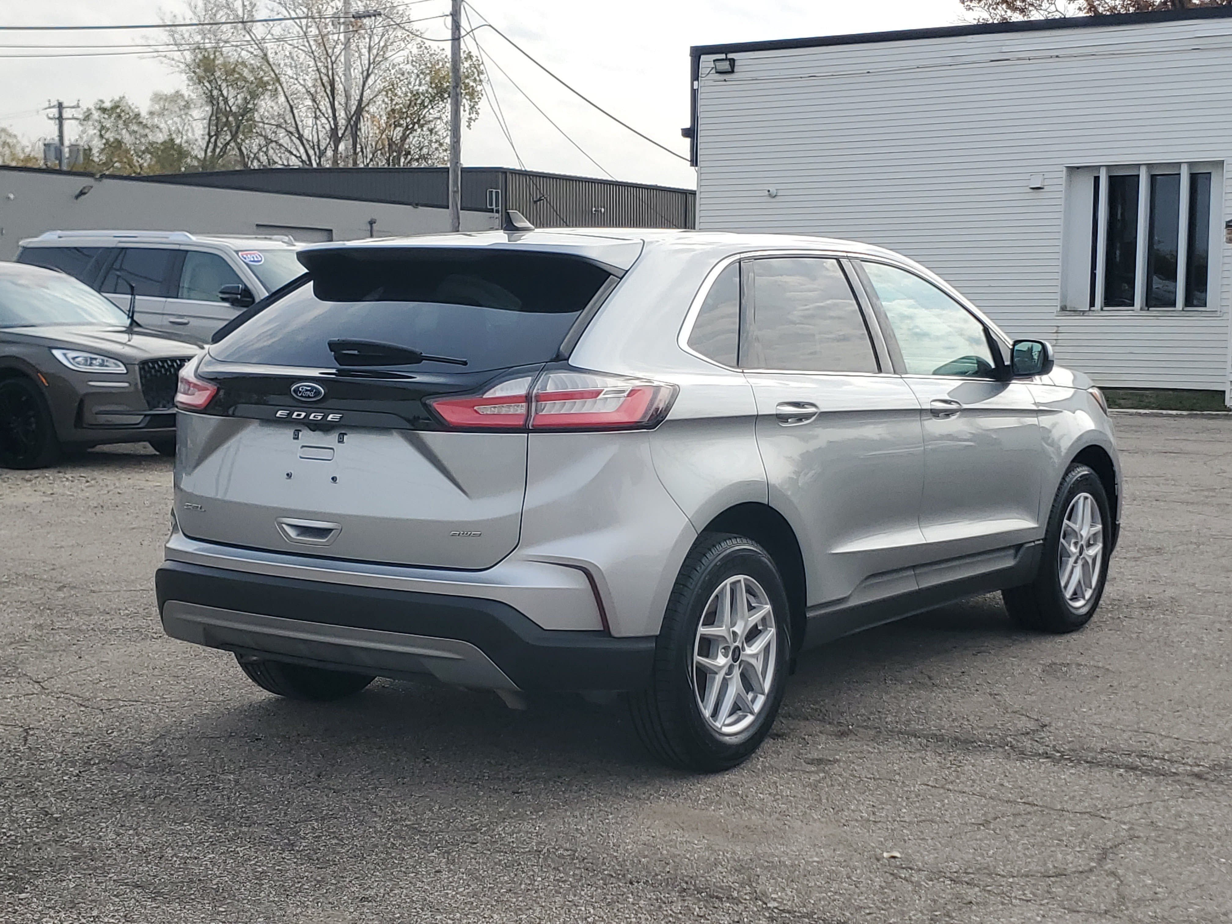 Used 2024 Ford Edge SEL w/ Convenience Package AWD/4WD image 6