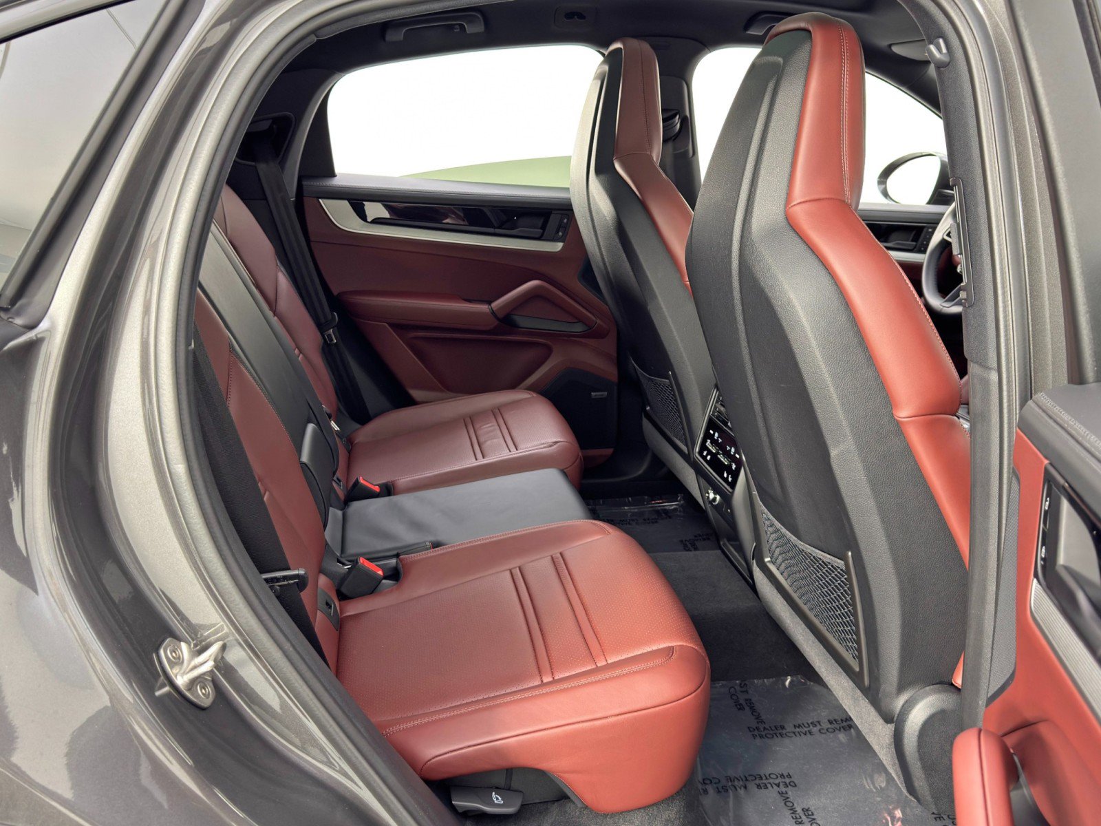 Used 2025 Porsche Cayenne S image 43