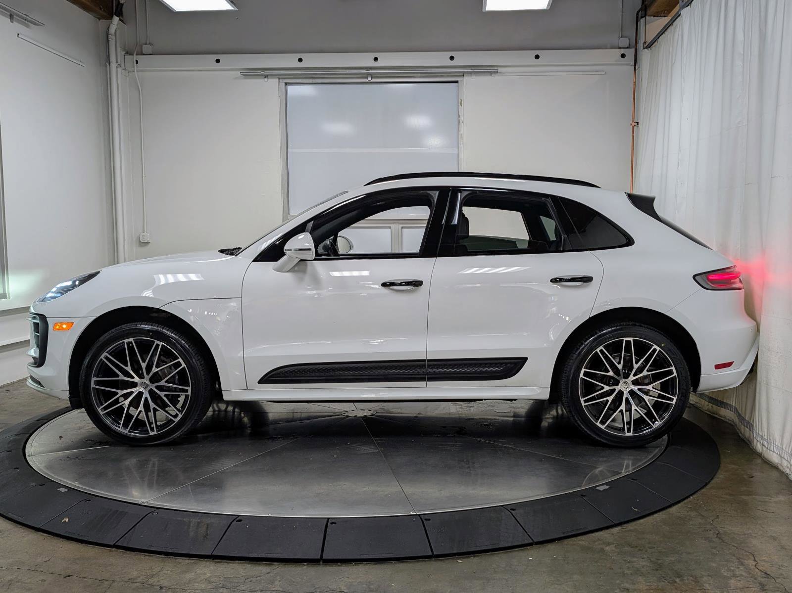 Used 2023 Porsche Macan image 6