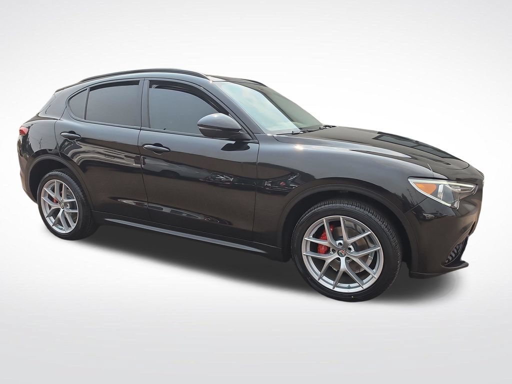 Used 2018 Alfa Romeo Stelvio Sport w/ Quick Order Package 22J Sport AWD/4WD image 5