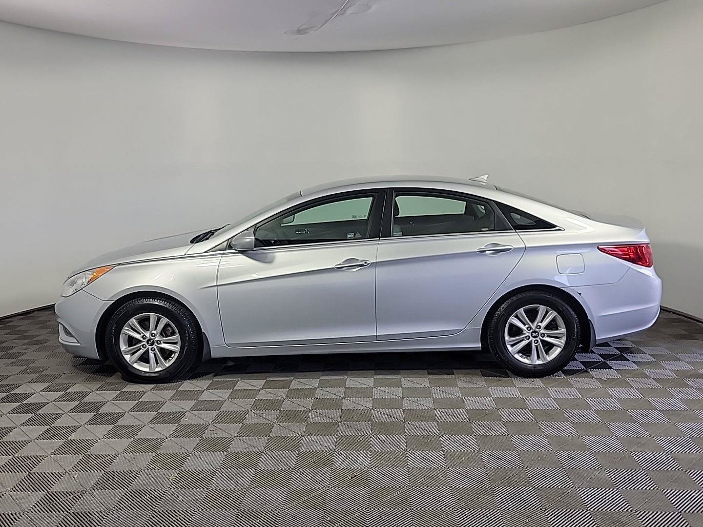 Used 2013 Hyundai Sonata GLS w/ Popular Equipment Pkg FWD image 9