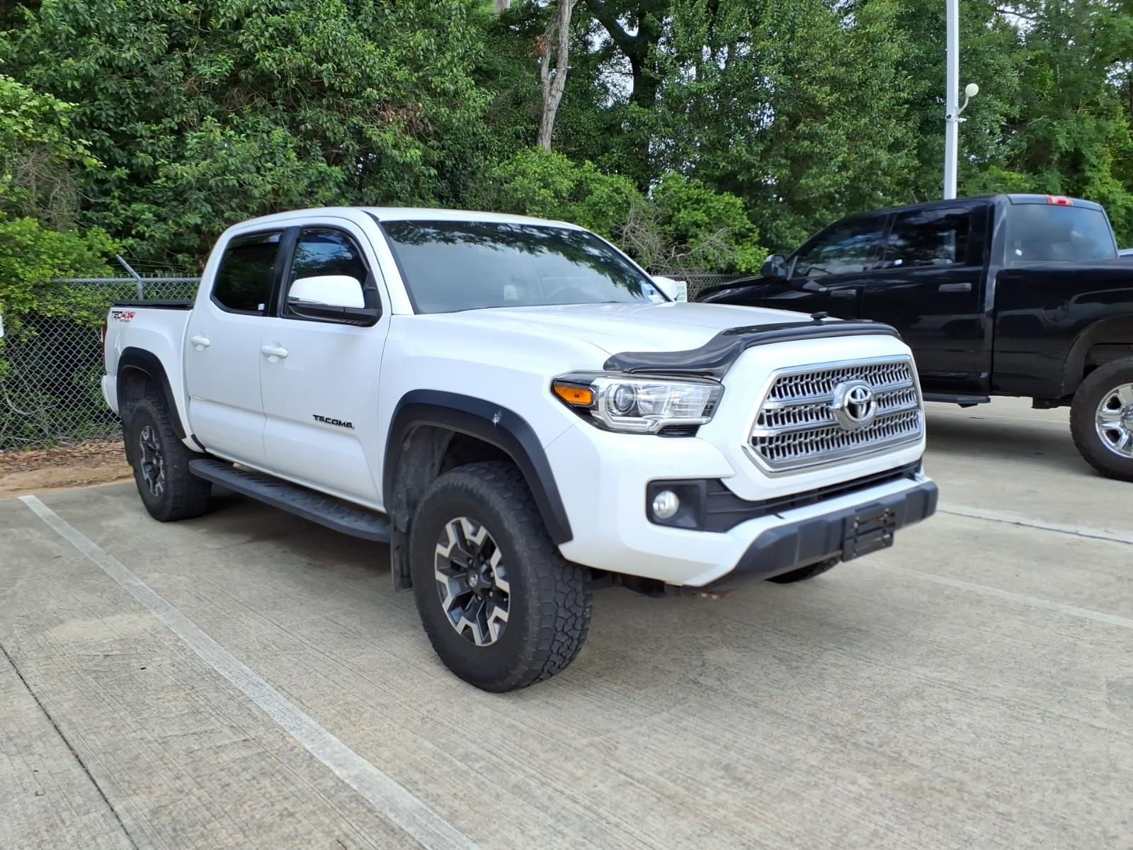 Used 2017 Toyota Tacoma TRD Off-Road w/ Premium & Technology Package image 1