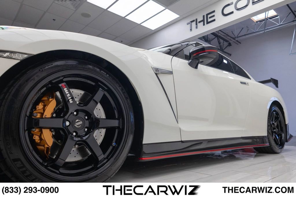 Used 2018 Nissan GT-R NISMO AWD/4WD image 17