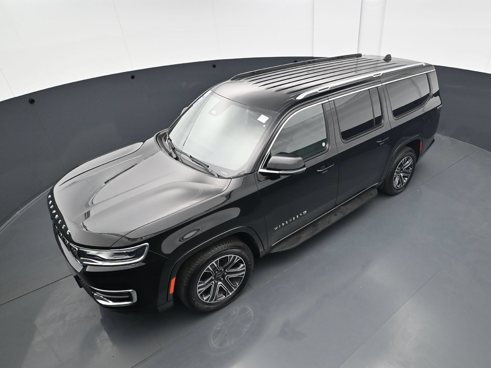 Used 2025 Jeep Wagoneer L Series II w/ 8-pass Seating Package AWD/4WD image 39