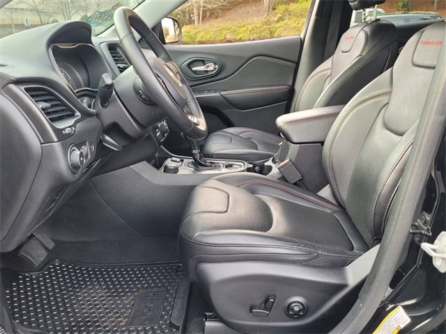 Used 2019 Jeep Cherokee Trailhawk image 5