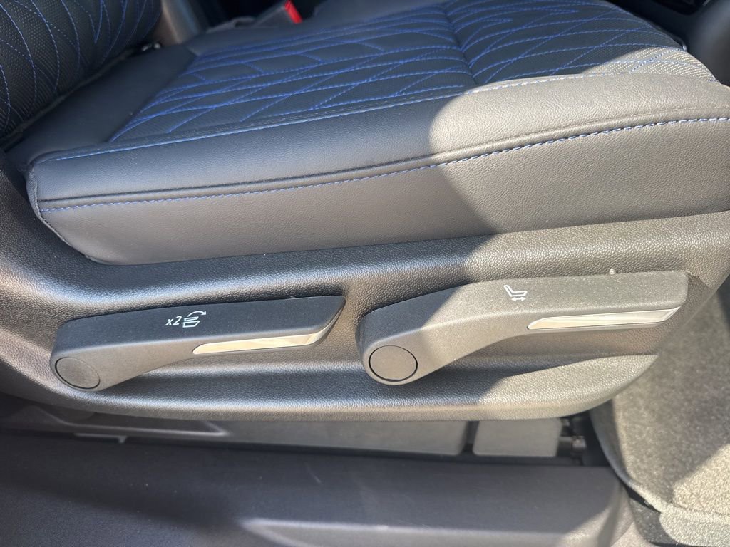 Used 2025 Cadillac Escalade IQ Sport 1 image 40