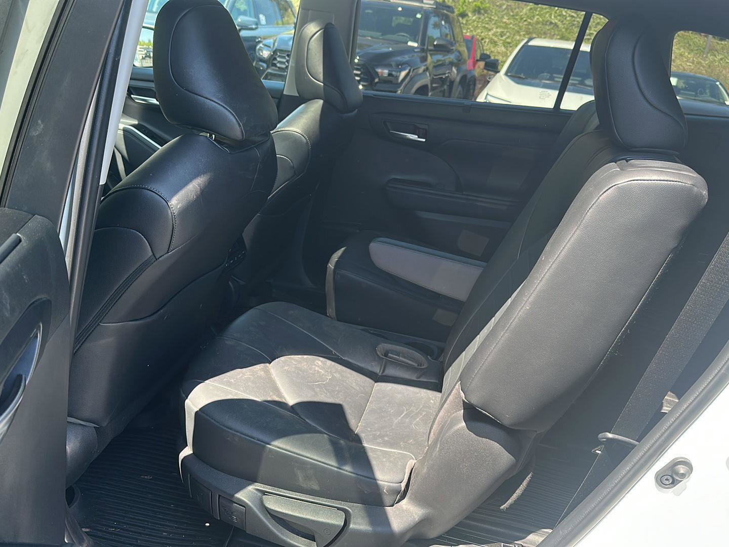 Used 2023 Toyota Highlander XLE AWD/4WD image 8