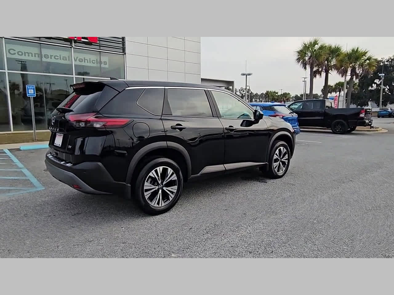 Used 2023 Nissan Rogue SV image 33