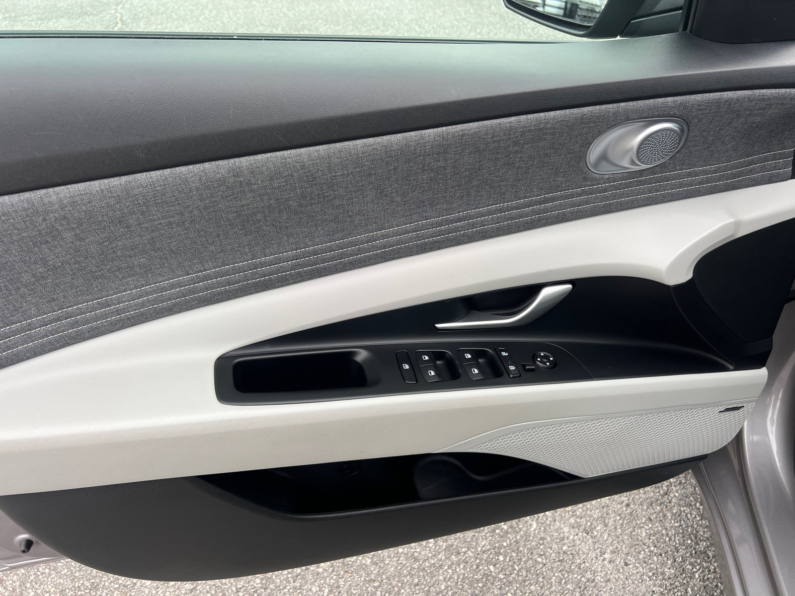 Certified 2023 Hyundai Elantra Limited FWD image 11