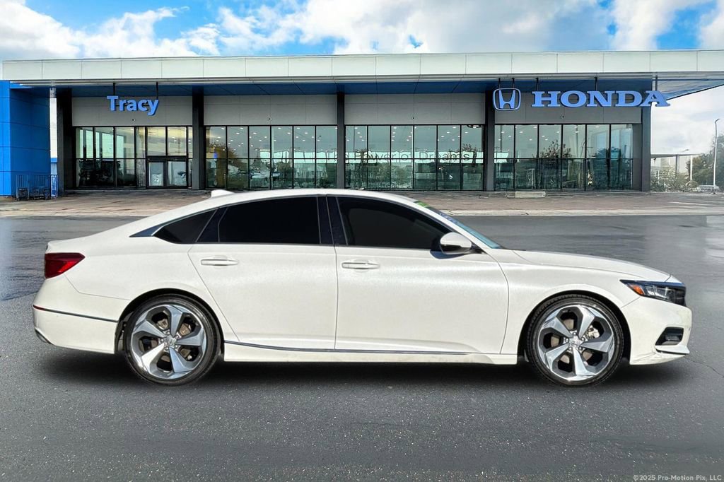 Certified 2018 Honda Accord Touring image 3