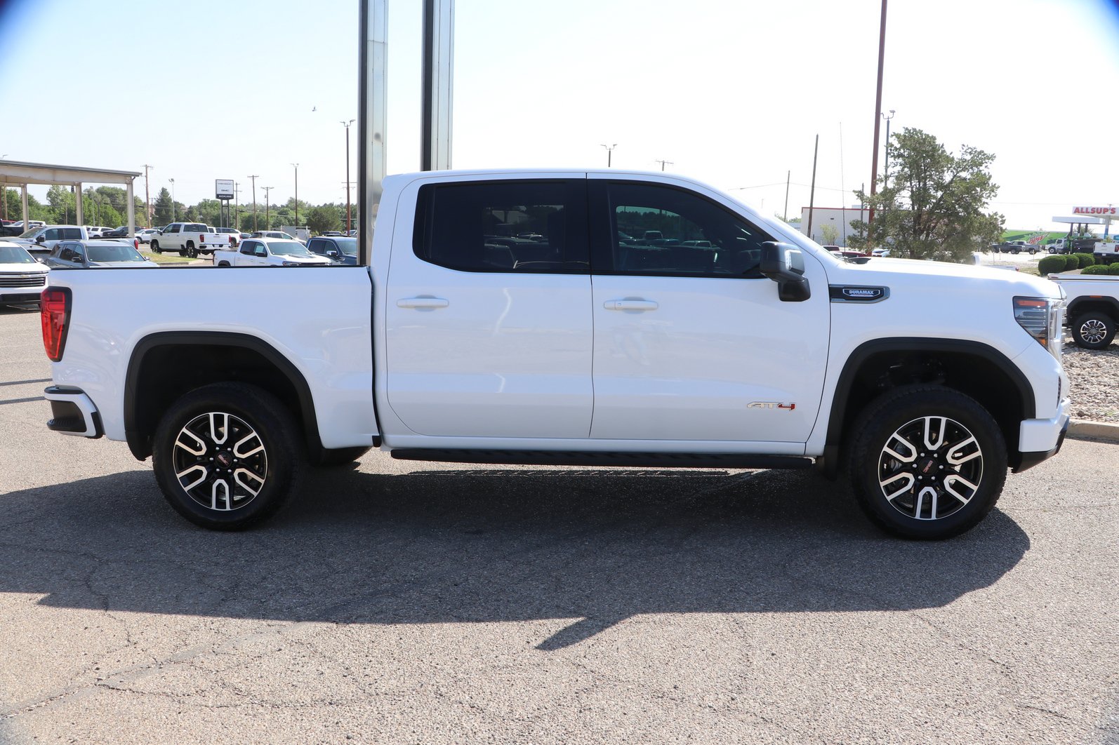 Used 2025 GMC Sierra 1500 AT4 w/ AT4 Premium Package AWD/4WD image 8