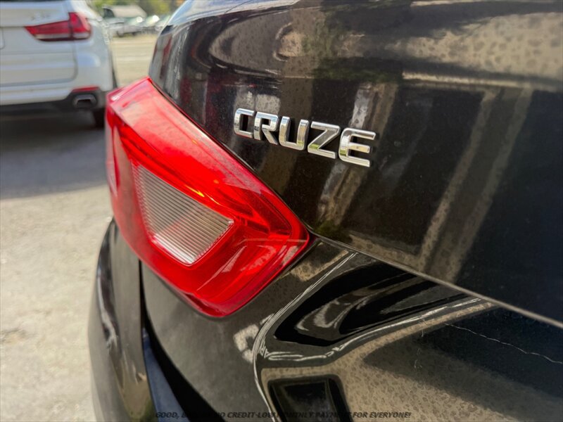 Used 2017 Chevrolet Cruze LT FWD image 27