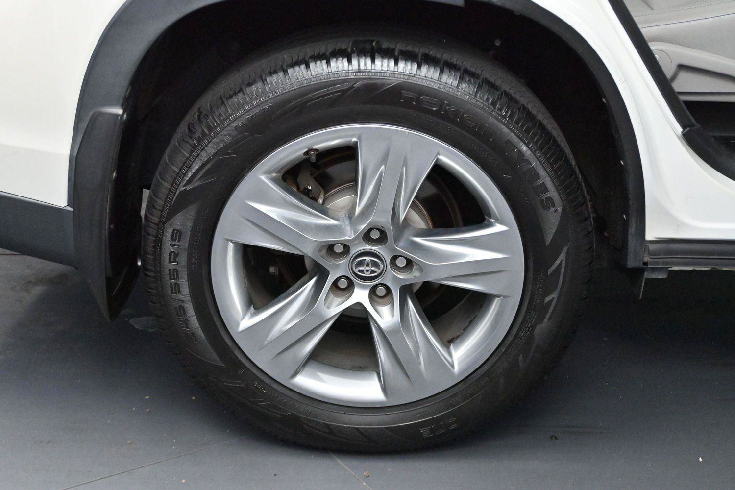 Used 2017 Toyota Highlander Limited w/ Protection Package #3 AWD/4WD image 41