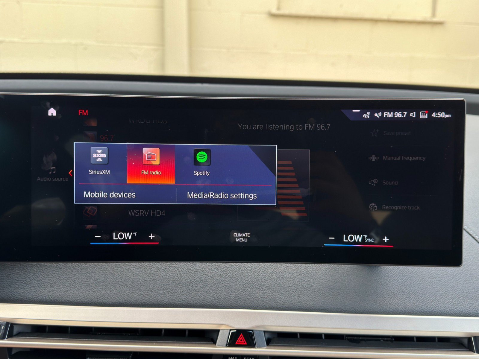 Used 2022 BMW iX xDrive50 w/ Sport Package AWD/4WD image 25
