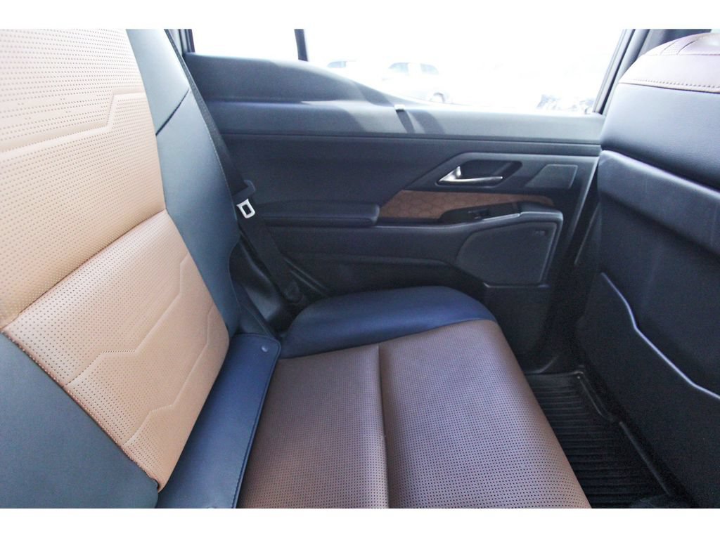 Used 2025 Lexus GX 550 w/ Accessory Package (2T) AWD/4WD image 11