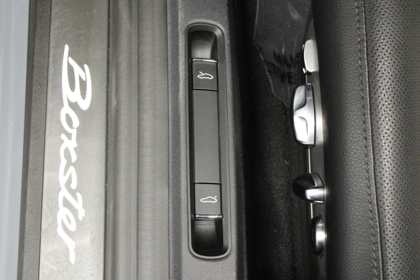 Certified 2024 Porsche 718 Boxster RWD image 27