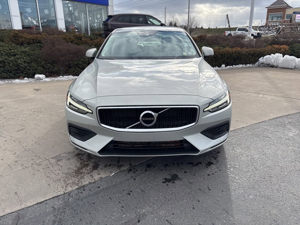 Used 2019 Volvo S60 T6 Momentum w/ Premium Package image 2