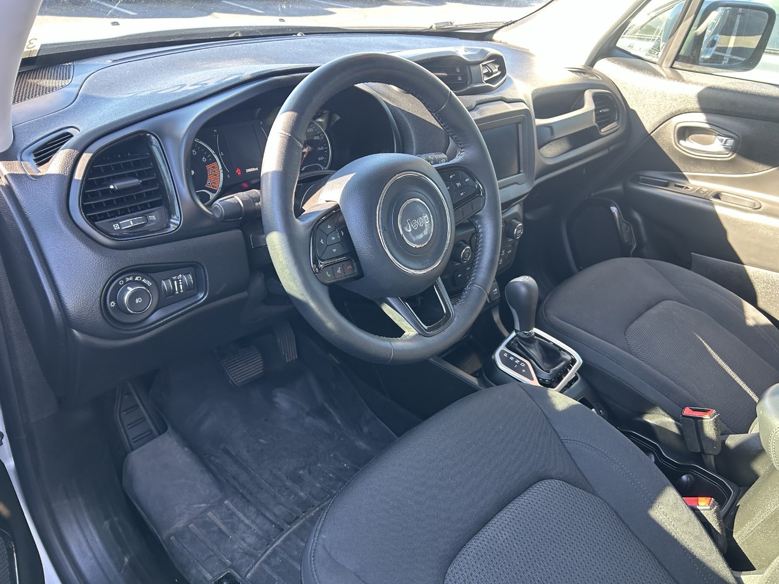 Used 2020 Jeep Renegade Altitude AWD/4WD image 11