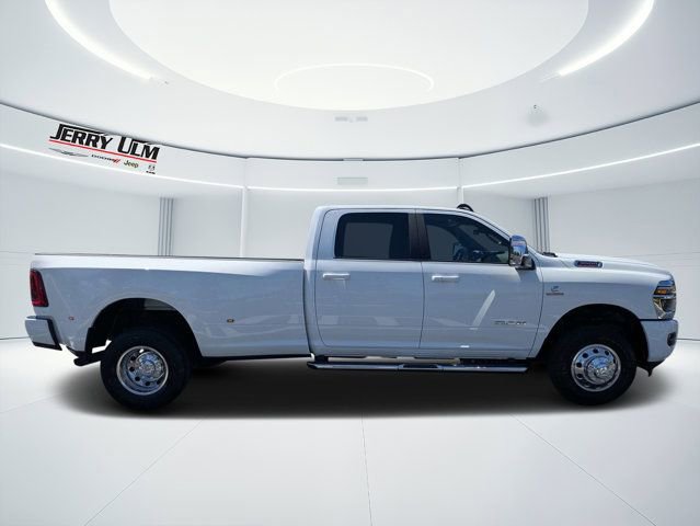 Used 2026 RAM 3500 Laramie AWD/4WD image 2