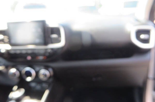 Used 2026 Hyundai Venue SEL FWD image 31