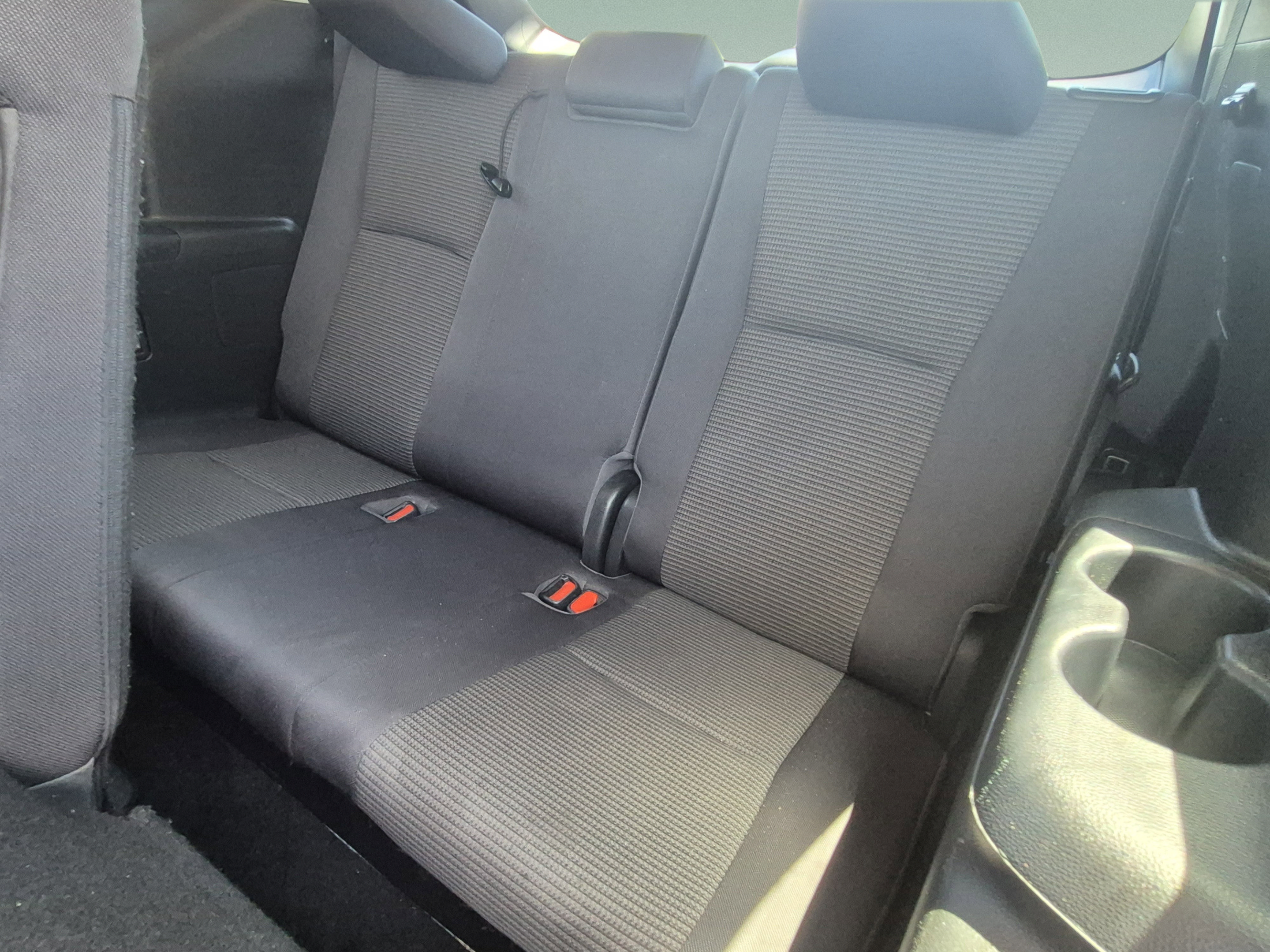 Used 2021 Toyota Highlander LE FWD image 18