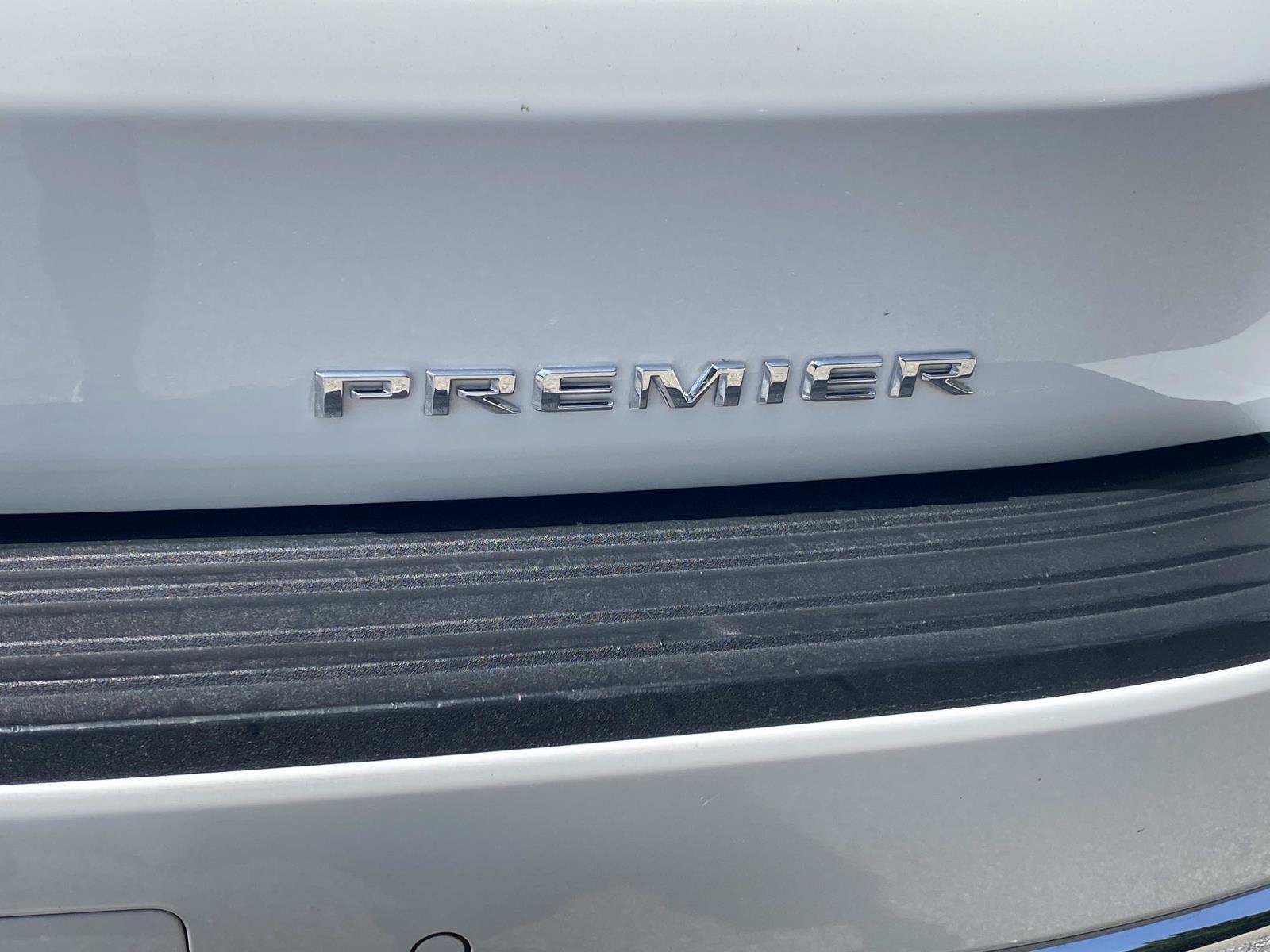 Used 2021 Chevrolet Suburban Premier w/ Premium Package AWD/4WD image 6